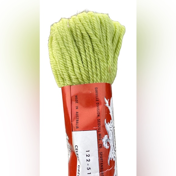 Celery Green VTG NOS Scovill Dritz Luxury 100% Virgin Wool Needlepoint - Picture 4 of 4